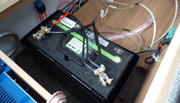 Anschluss-des-Movers-an-die-Batterie